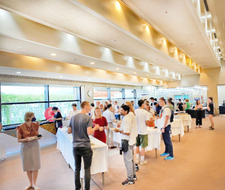 京都龍谷大学　国際会議レセプションパーティの様子　立食パーティ