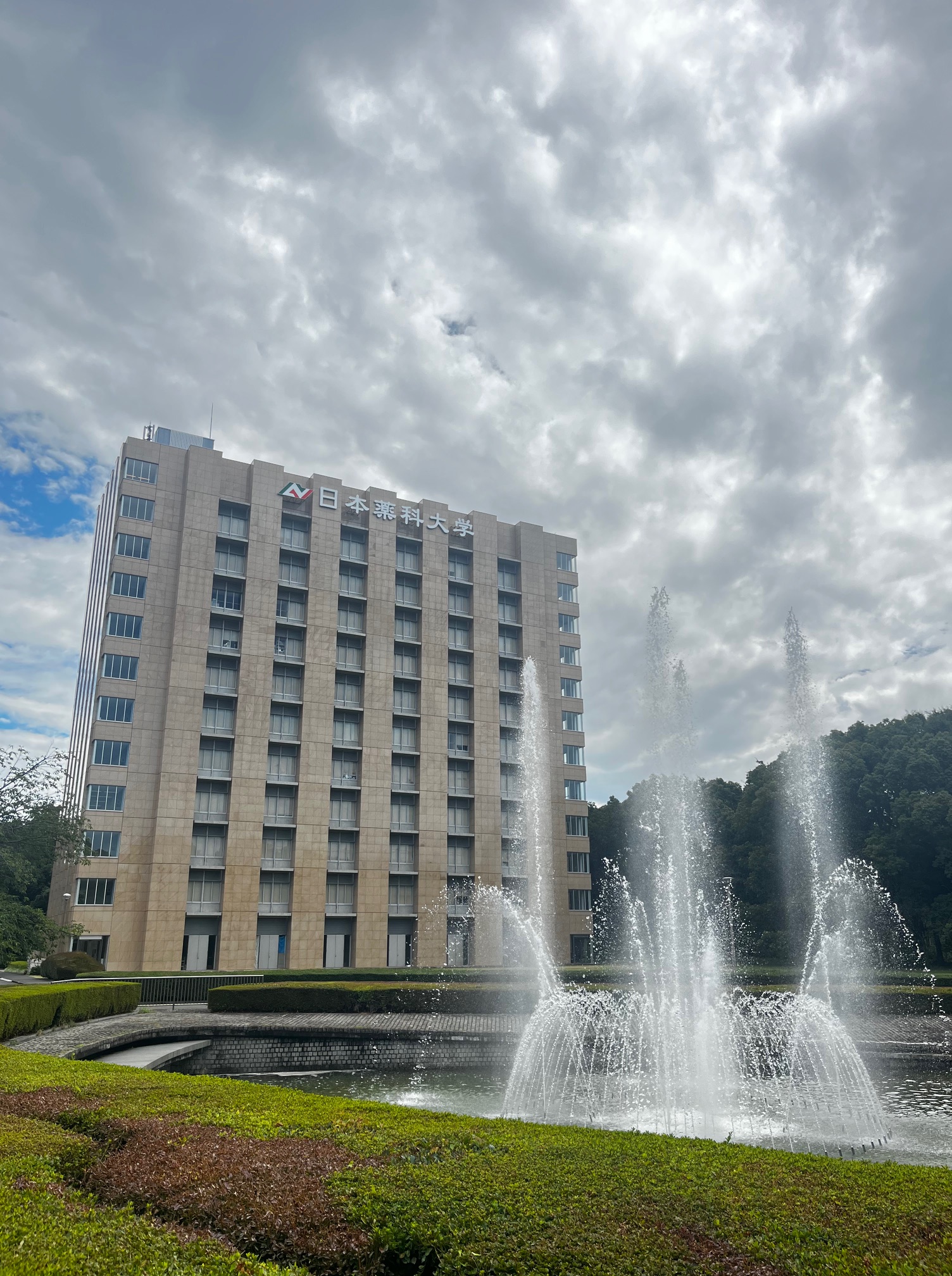 噴水と校舎