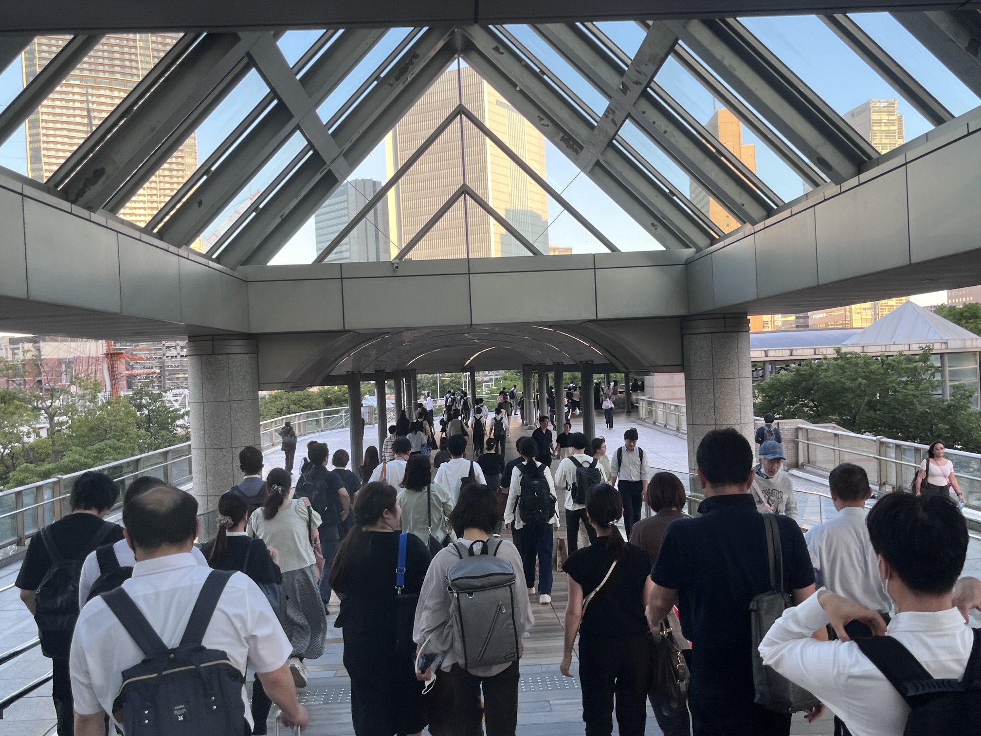 駅から会場